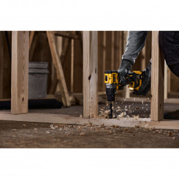 Barreno Percutor Dewalt DCD805D2-B3 en uso